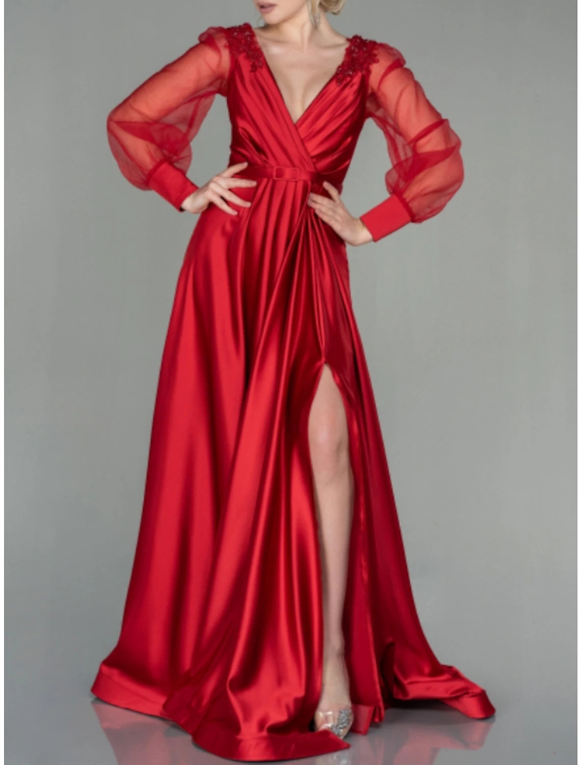 Abito da sera a trapezio, elegante, formale, autunnale, lungo, manica lunga, scollo a V, in raso con pieghe, spacco, spalle scoperte, fiore 2025